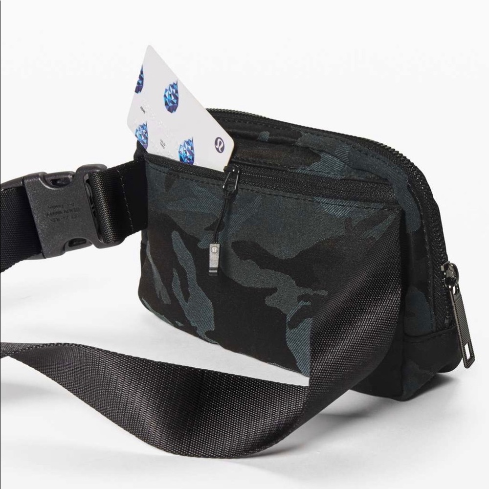 NWT Lululemon Everywhere Belt Bag